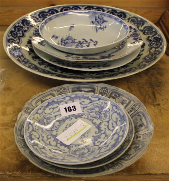 Kraak dish c.1640 and 7 other 18th/19th century Chinese blue & white dishes